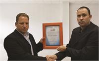 מימין לשמאל: יפתח שפירא CTO ב GRSee Consulting, גל חלמיש מנכ"ל immediate נציגת אינטרפקס בישראל.