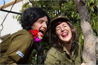 בנות בצריח עץ, אמנות בחללים לא שגרתיים.