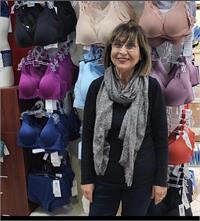 בתצלום: הגב' שולה כהן. צילום: יח'צ